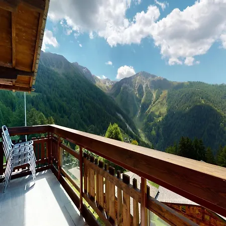 Cosy By The Slopes Apartment