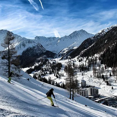 Ski-in Ski-out Prarion Slopes 아파트 *
