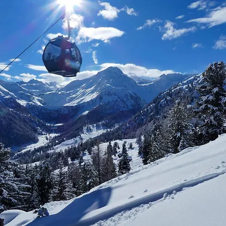 Ski-in Ski-out Prarion Slopes 넨다즈